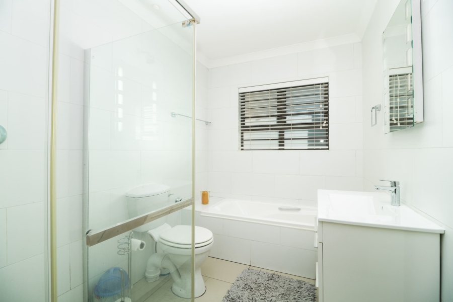 5 Bedroom Property for Sale in Vredekloof Heights Western Cape